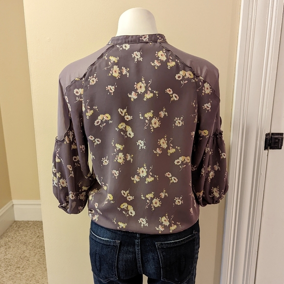 Lauren Conrad purple/gray floral blouse with buttons and tie. Size XS - Picture 4 of 9